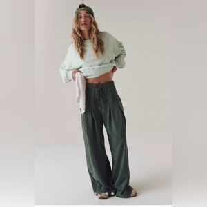 Free People studio siren pants. $149 on site. Worn 1 time, too small. Like new !